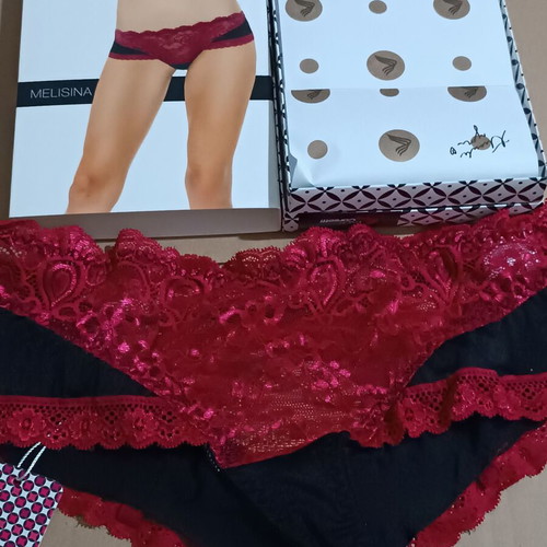 Бельо Livia Corsetti ново в кутия размер L/XL черно и червено