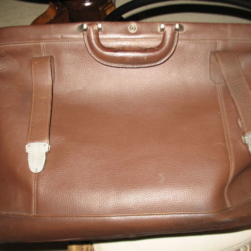 Vintage leather professional or medical bag in very good condition