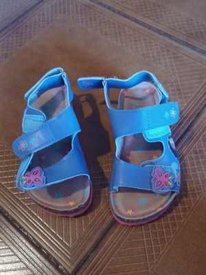 Encanto kids summer sandals size 25 like new, purple