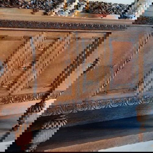 Βασιλική τραπεζαρία μεταχειρισμένη 11 κομματιών με μοναστηριακό τραπέζι και σκαλιστούς μπουφέδες