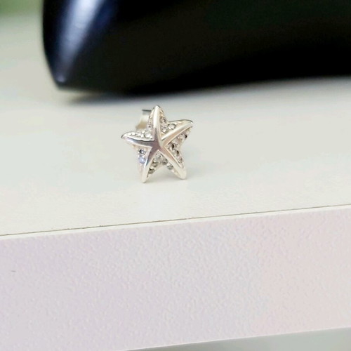 Pandora s925Ale starfish earring like new