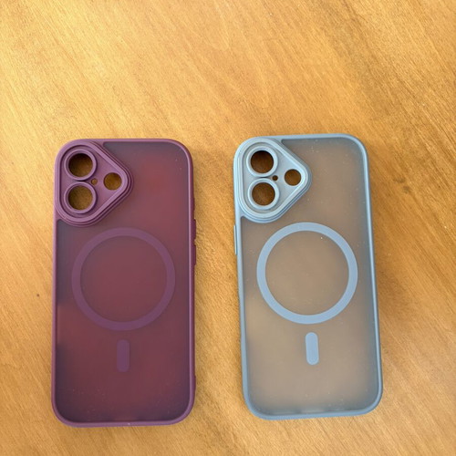 Iphone 17 cases like new, set of 2