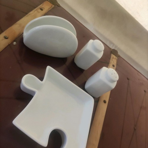 Set of four kitchen items new condition