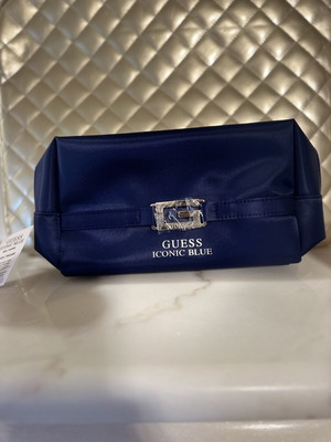 Ανδρικό νεσεσέρ Guess μπλε με χρυσό λογότυπο