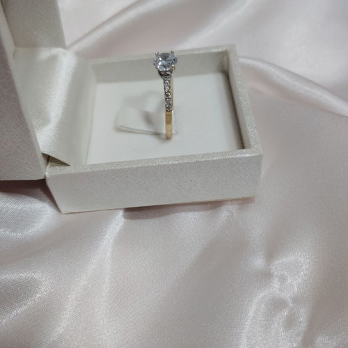 Two-tone 14k (585) solitaire ring size 52 like new, zircon stones