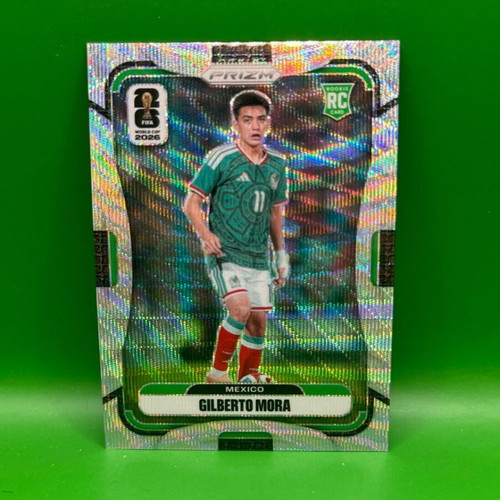 Gilberto Mora lot Base, Silver & Wave Prizm 2026 FIFA World Cup cards like new