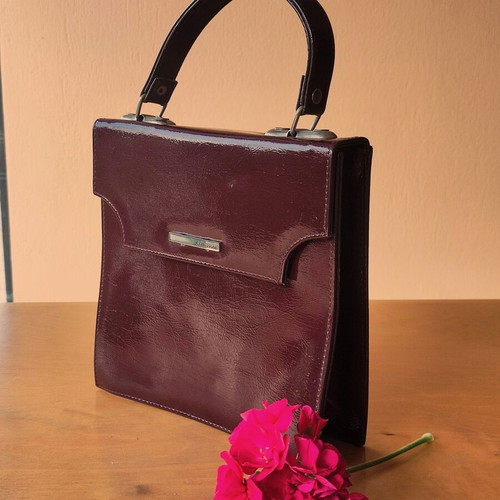 Vintage Italian burgundy patent leather handbag 70s-80s used