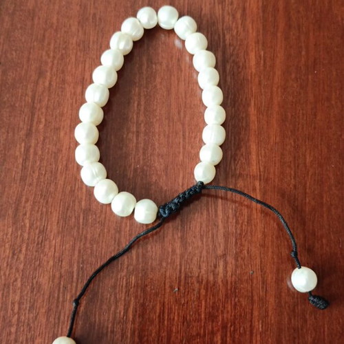 Bracelet with white beads like new