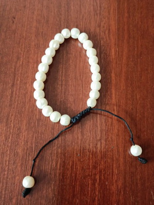 Bracelet with white beads like new