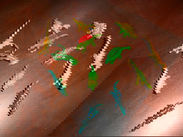  12  dinosafri[oles mazi]