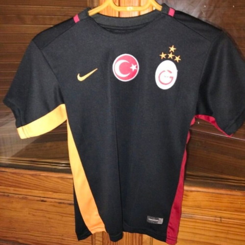 Galatasaray training shirt small, like new