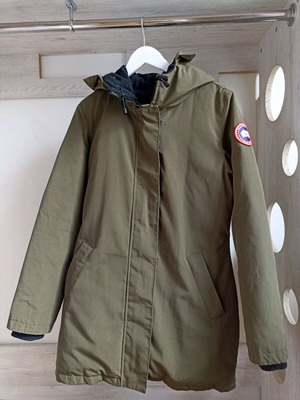 Canada Goose women's down parka used, size M, green