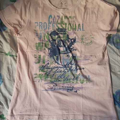 T-shirt unisex size L like new, pink multicolor