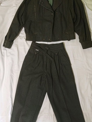 Olive wool suit used, size 48