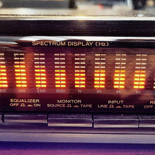 TEAC EQA-220 graphic equalizer and spectrum analyser