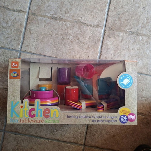 Kitchen play set, 24 pieces, new in box