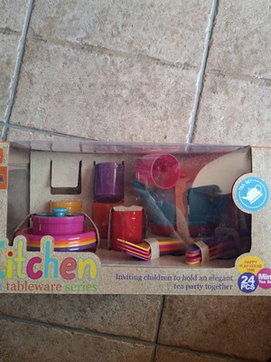 Kitchen play set, 24 pieces, new in box