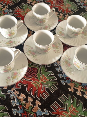 Vintage set of 6 coffee cups with saucers, spring flower design like new