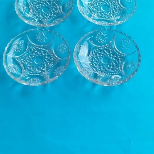 Glass dessert plates like new