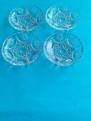 Glass dessert plates like new