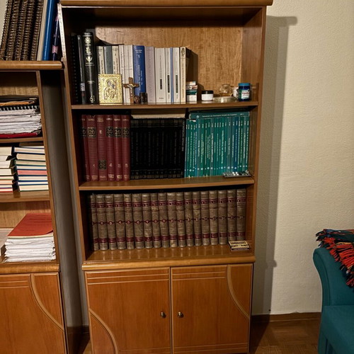 Bookcases like new with closed cabinets, set of 2 pieces