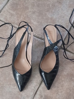 Strappy pumps like new, size 38
