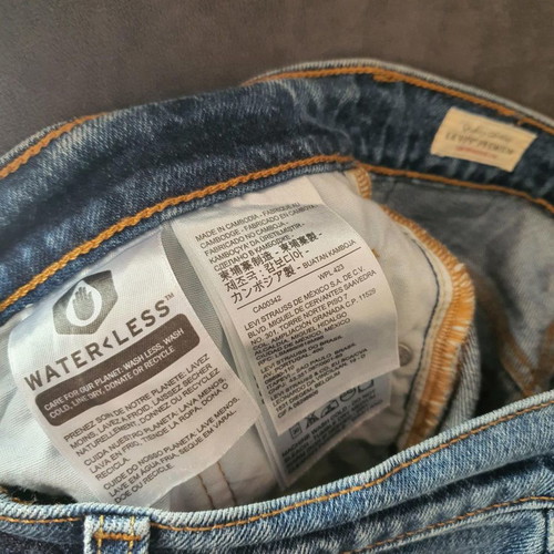 Levi's women's jeans like new, blue