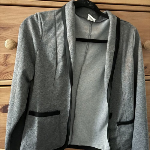 Blazer size M like new, grey