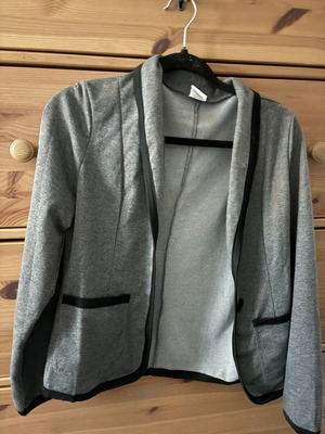 Blazer size M like new, grey