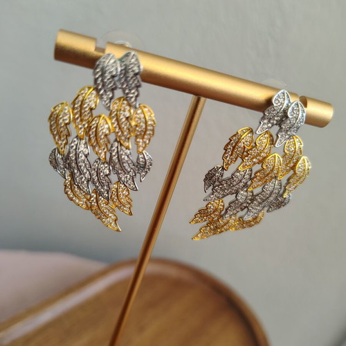 Earrings in gold and silver with zircon, like new