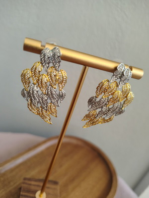 Earrings in gold and silver with zircon, like new
