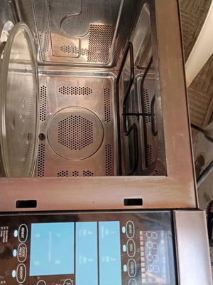 Kelvinator 24-liter convection oven with grill