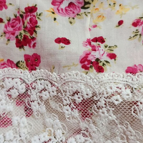Airy blouse used, one size, floral with lace details
