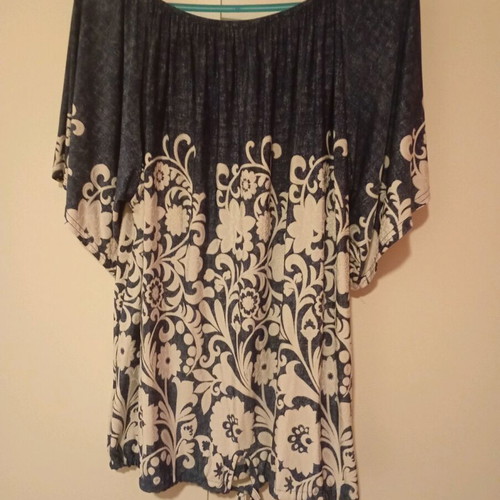Elastic blouse like new convertible to strapless, white and blue, sizes L to XXXL