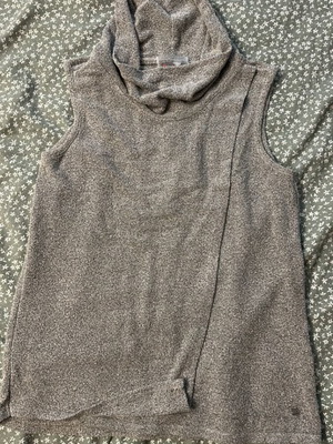 Gray sleeveless top with collar size S used, Street One