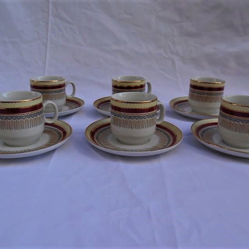 Porcelain cups set of six with meander design and gold finishes