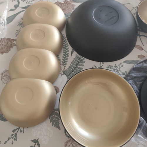 Tupperware Allegra set of 5 pieces new, airtight containers