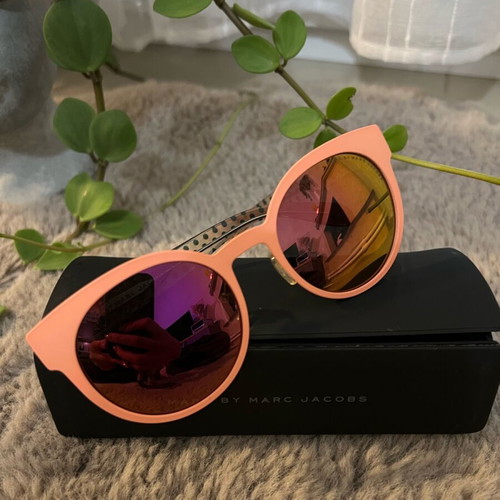 Marc by Marc Jacobs Coral Pink Cat-eye Sunglasses like new