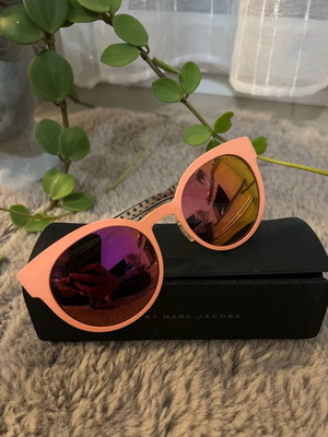 Marc by Marc Jacobs Coral Pink Cat-eye Sunglasses like new