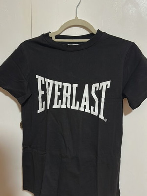 Everlast T Shirt Small like new, black