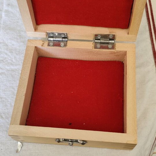 Wooden box like new with red lining