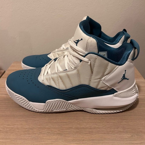Nike Air Max Jordan boots like new, size 46, white and blue