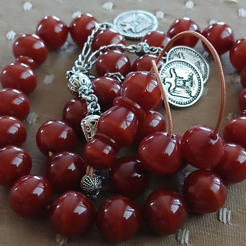 Bakelite komboloi worry beads, 33 beads, Syrian origin