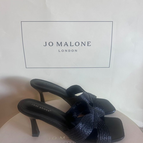 Ideal Shoes black women's mules with woven raffia style, size 41, like new