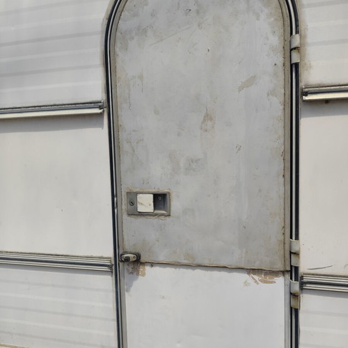 Caravan used with 2 beds, 4 meters long