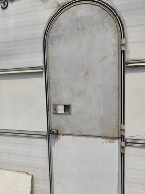 Caravan used with 2 beds, 4 meters long
