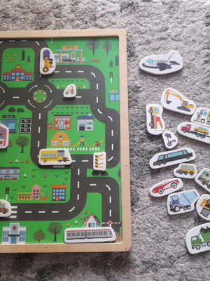 Μαγνητικό παιχνίδι με οχήματα σαν καινούργιο