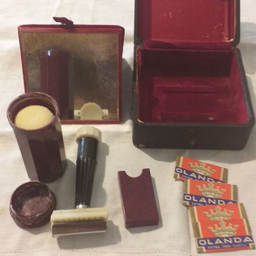 Rotbart collectible shaving set with mirror and case