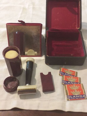 Rotbart collectible shaving set with mirror and case