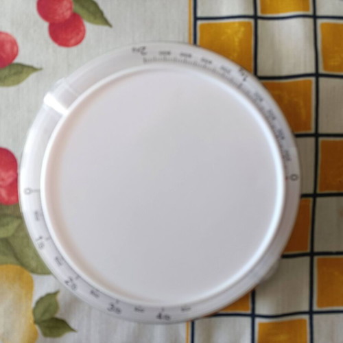 Analog kitchen scale used 2Kgr without batteries